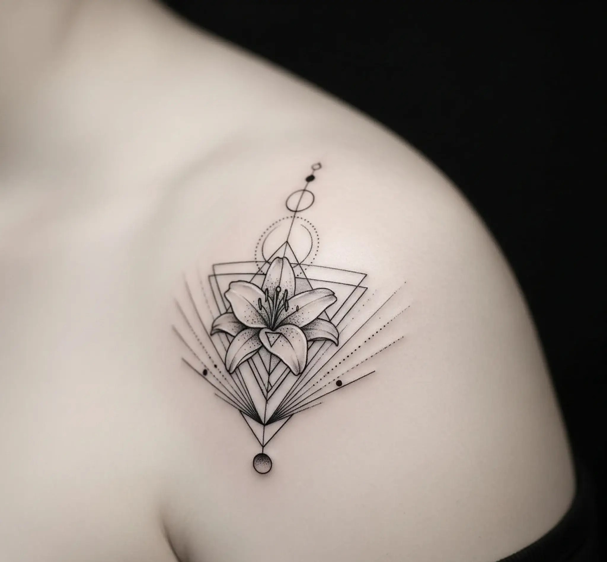 Fine Line Lily in a Circle on the Back Shoulder